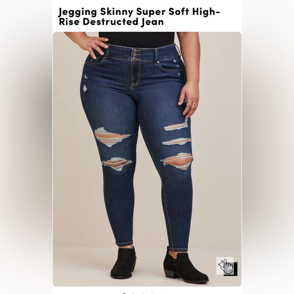 Torrid Jegging Skinny Super Soft High-Rise
Destructed jean Size 22